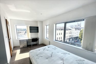 8 bed flat, 10 Kinterbury Street, City Centre, Plymouth, PL12DG - Image 2